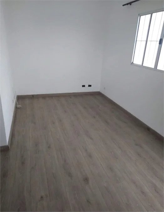 Sobrado à venda com 3 quartos em Jardim Estela Mari, Cotia, SP