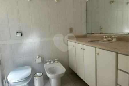 Casa à venda com 5 quartos, sendo 4 suítes, em Butantã, São Paulo, SP