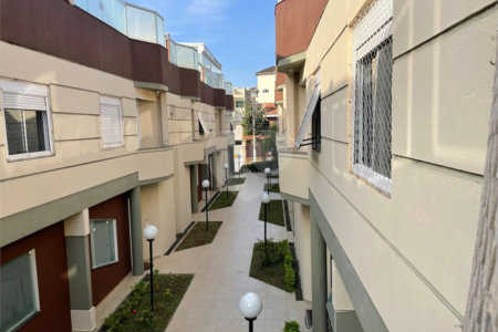 Casa à venda com 3 quartos, sendo 1 suíte, no condomínio Residencial Via Veneto, São Paulo - SP