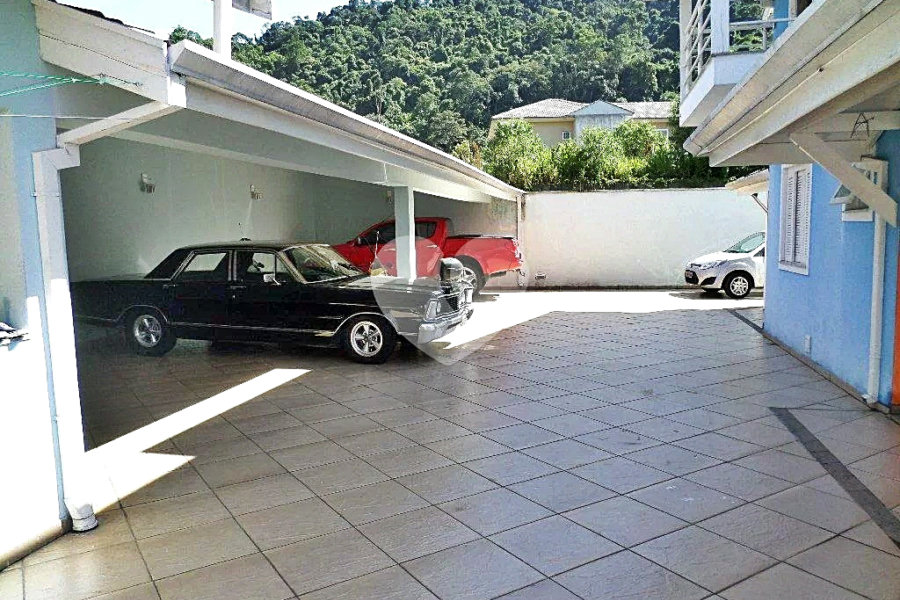 Casa à venda com 6 quartos, sendo 5 suítes,  no condomínio Conjunto Residencial Itaguaçu, São Paulo - SP