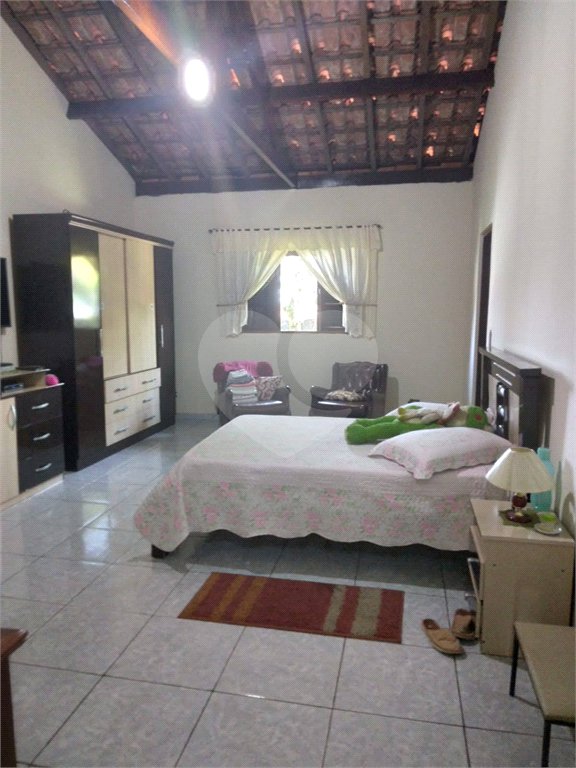 Casa à venda com 4 quartos, sendo 3 suítes,  em Vila Áurea, Poá, SP