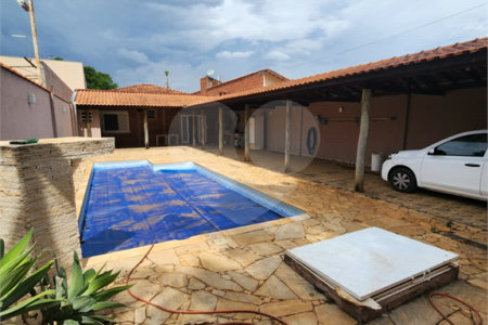Casa à Venda - Estância Lagoa Dourada, Brotas-SP