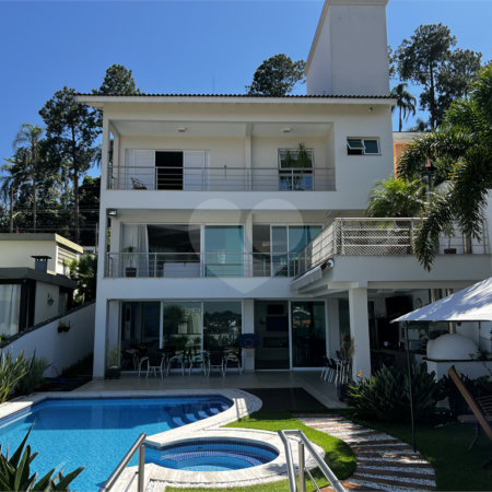 Sobrado à venda com 4 suítes em Vila Irmãos Arnoni, São Paulo, SP