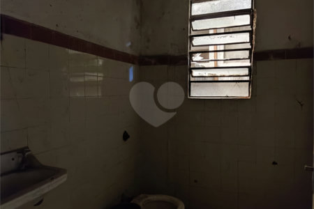 Casa à venda com 4 quartos em Vila Anastácio, São Paulo, SP