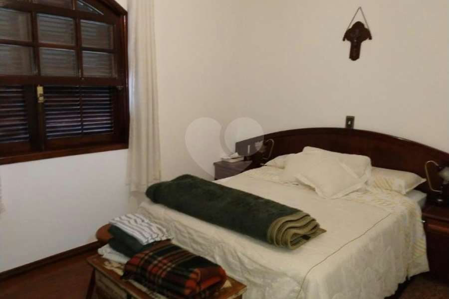 Casa à venda com 4 quartos, sendo 1 suíte, no condomínio Parque Imperial da Cantareira, Mairiporã - SP