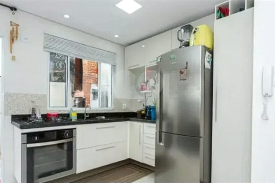 Casa à venda com 3 quartos, sendo 2 suítes, no condomínio Residencial Erika, São Paulo - SP
