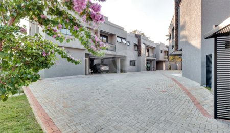Casa à venda com 4 suítes no condomínio Reserva Robélia, São Paulo - SP