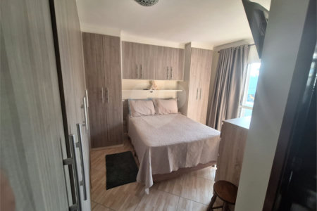 Sobrado à venda com 4 quartos, sendo 1 suíte,  em Vila São Geraldo, São Paulo, SP