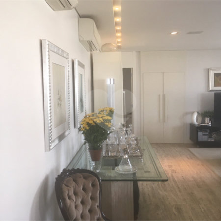 Apartamento à venda com 4 quartos, sendo 3 suítes, em Moema, São Paulo, SP
