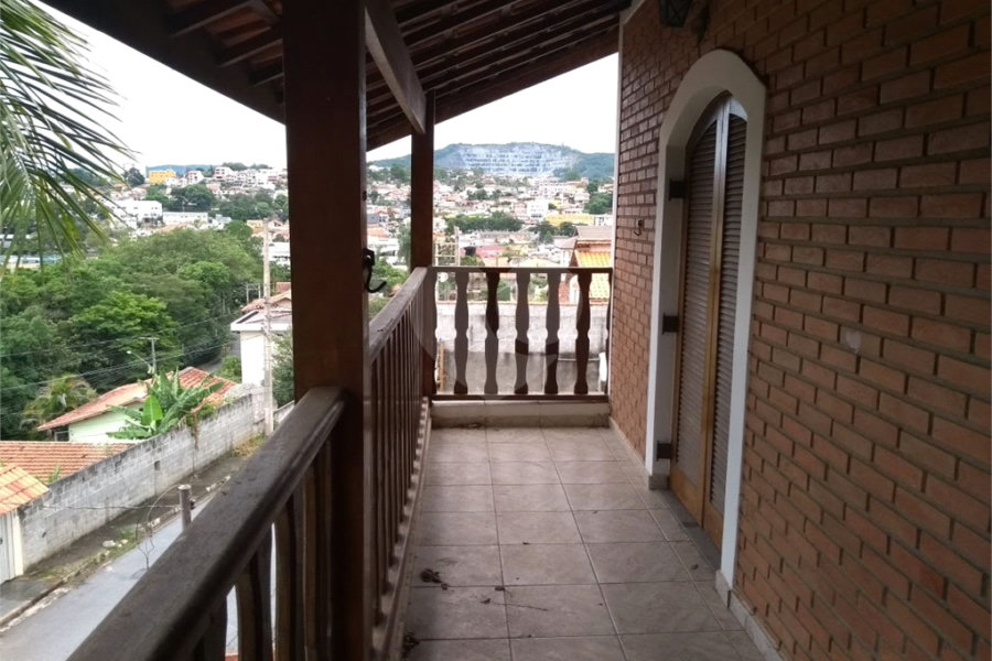 Sobrado à venda com 3 quartos, sendo 1 suíte, em Serra da Cantareira, Mairiporã, SP