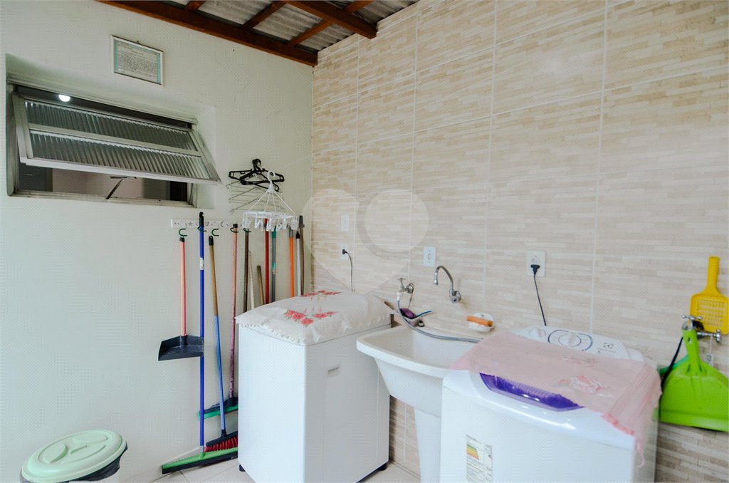 Casa à venda com 4 quartos, sendo 1 suíte, em Jardim Nova Taboão, Guarulhos, SP