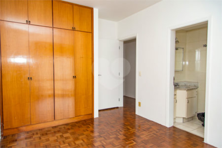 Apartamento à venda com 3 suítes em Moema, São Paulo, SP