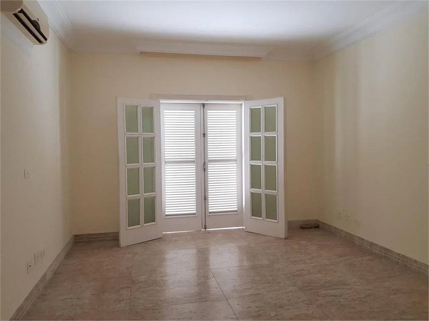 Casa à venda com 4 suítes no condomínio Vilaretto, São Paulo - SP
