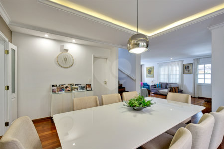 Casa à venda com 4 suítes no condomínio Conjunto Residencial São Benedito, São Paulo - SP