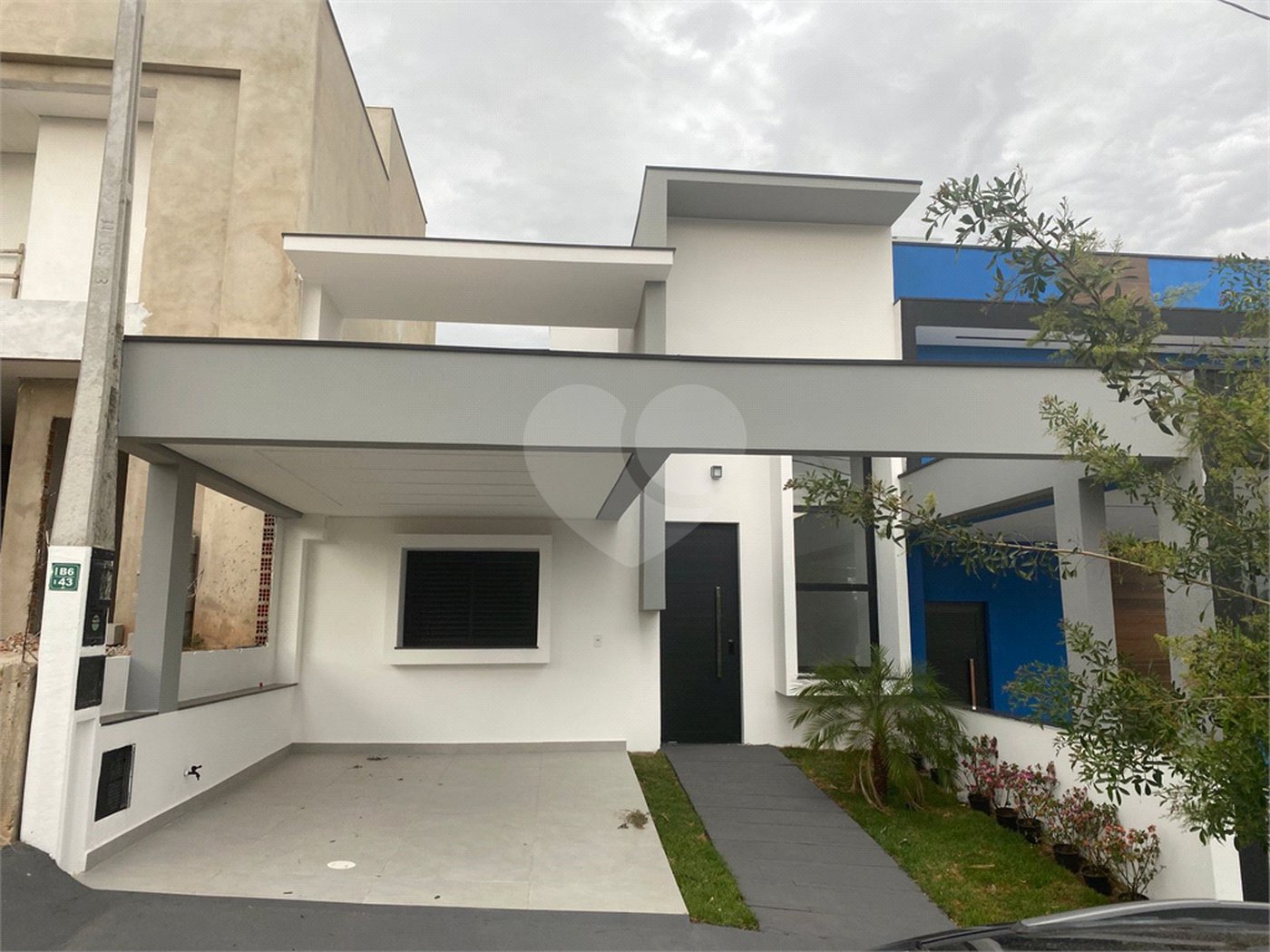Casa à venda com 3 quartos, sendo 1 suíte, no condomínio Horto Florestal Villagio, Sorocaba - SP