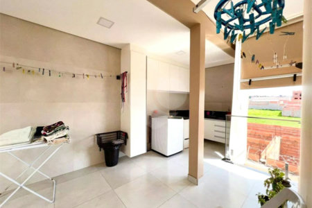 Sobrado à venda com 3 quartos, sendo 1 suíte,  em Residencial Jardim Nathália, Sorocaba, SP