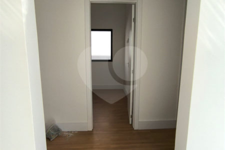 Casa à venda com 3 quartos, sendo 1 suíte, no condomínio Villagio Brasil, Atibaia - SP