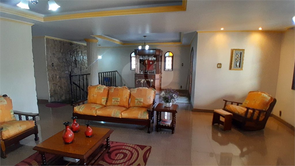 Casa à venda com 4 quartos, sendo 1 suíte, em Bangu, Rio de Janeiro, RJ