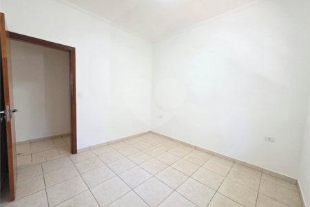 Casa à venda com 3 quartos, sendo 1 suíte, no condomínio Residencial Jardim das Palmeiras, Vinhedo - SP