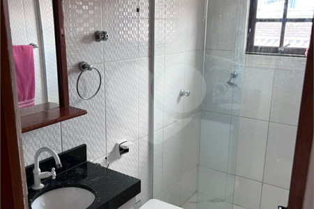 Sobrado à venda com 5 quartos, sendo 2 suítes,  em Jardim da Granja, São José dos Campos, SP