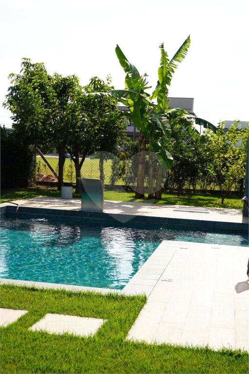 Casa à venda com 4 quartos, sendo 2 suítes, no condomínio Primavera, Salto - SP