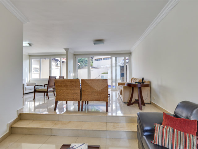 Casa de Vila à venda com 4 quartos, sendo 2 suítes,  em Campo Grande, São Paulo, SP