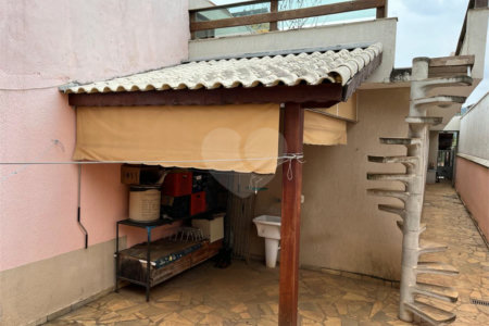 Casa à venda com 3 quartos, sendo 1 suíte,  em Vila Suissa, Mogi das Cruzes, SP