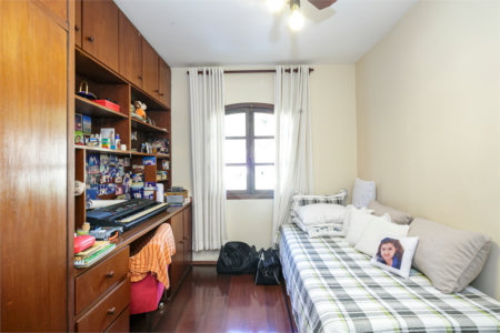 Sobrado à venda com 4 quartos, sendo 1 suíte, em Alto da Boa Vista, São Paulo, SP