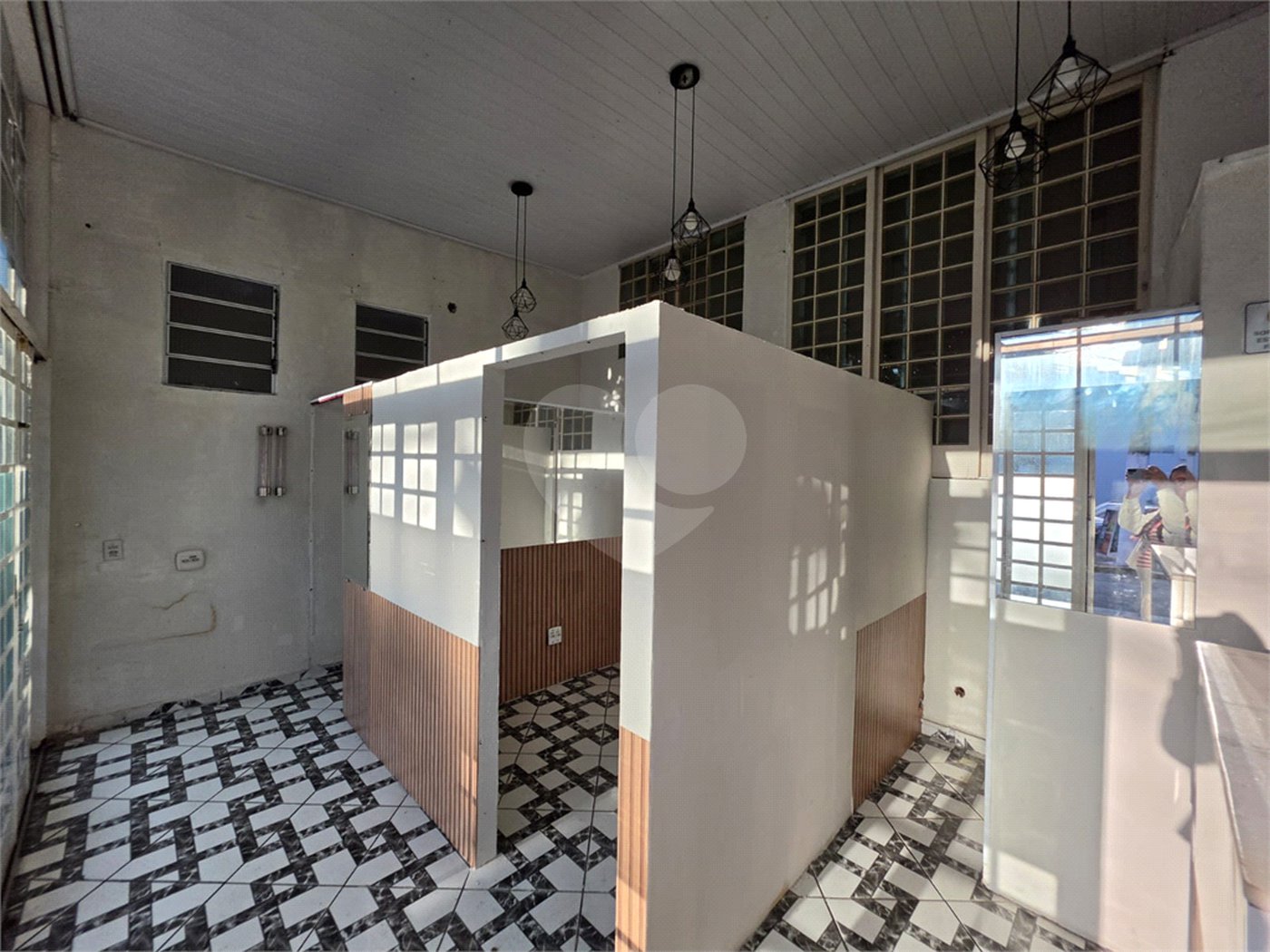 Salão à venda ou para alugar com 3 quartos, sendo 1 suíte, em Jardim Monjolo, São Paulo, SP