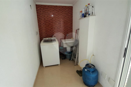 Casa à venda com 3 quartos, sendo 1 suíte, no condomínio Residencial Jardins, São Bernardo do Campo - SP