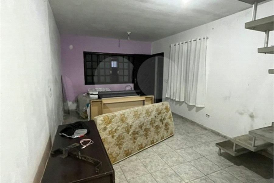 Sobrado à venda com 3 quartos, sendo 1 suíte, em Tremembé, São Paulo, SP