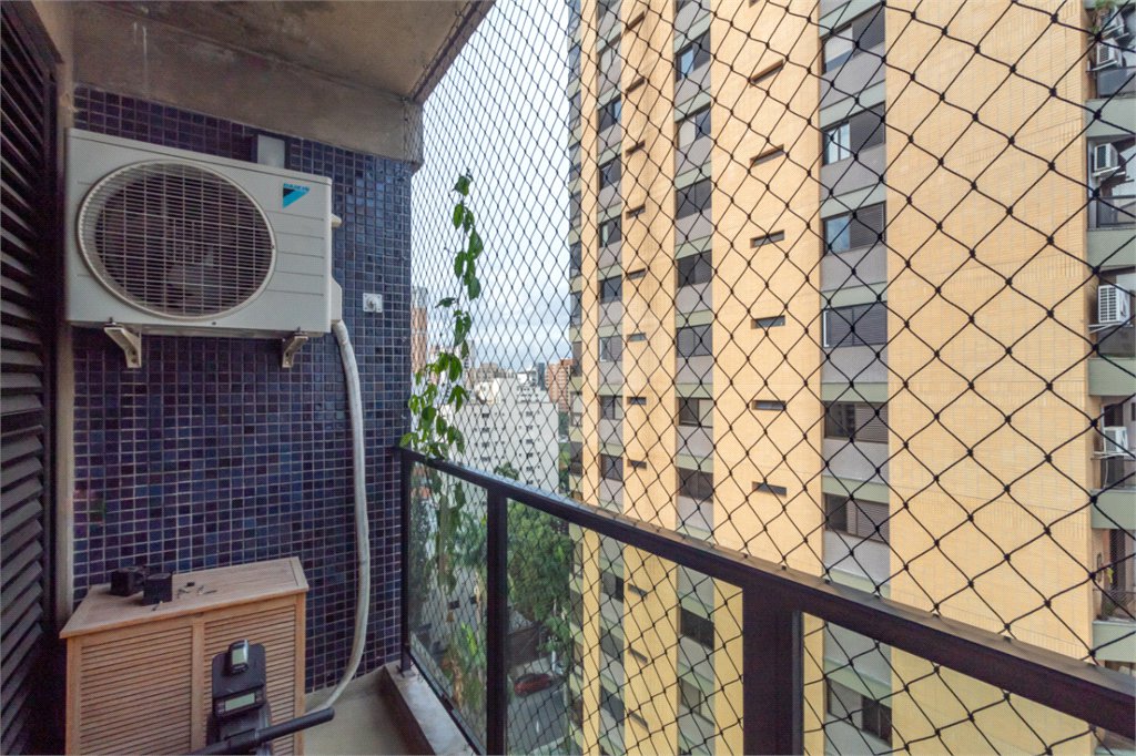 Apartamento à venda com 3 quartos, sendo 1 suíte, em Moema, São Paulo, SP