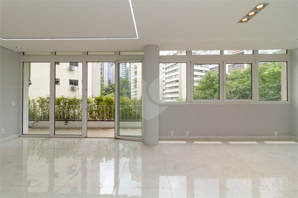 Apartamento à venda com 3 quartos, sendo 1 suíte, em Jardim Paulista, São Paulo, SP