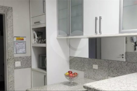 Casa à venda com 4 quartos, sendo 3 suítes,  no condomínio Vila das Flores, São Paulo - SP