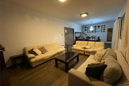 Sobrado à venda com 5 quartos, sendo 1 suíte, em Alto da Boa Vista, São Paulo, SP