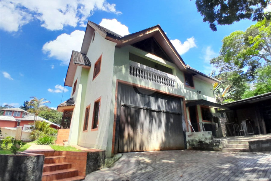 Casa à venda com 3 quartos, sendo 2 suítes,  no condomínio Alpes da Cantareira, Mairiporã - SP