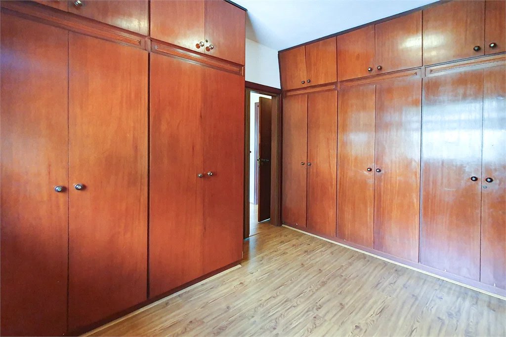 Casa à venda com 4 quartos, sendo 3 suítes,  no condomínio Vila das Flores, São Paulo - SP
