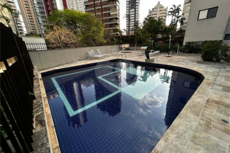 Apartamento à venda com 3 quartos, sendo 1 suíte,  em Vila Andrade, São Paulo, SP