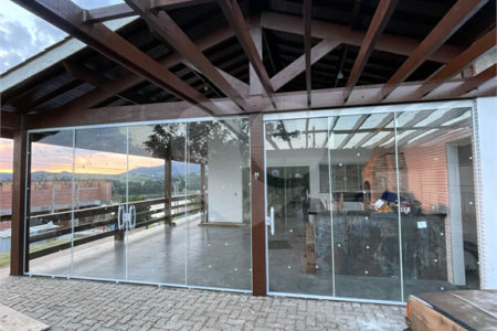 Casa à venda com 3 suítes no condomínio Riviera dos Pássaros, Joanópolis - SP