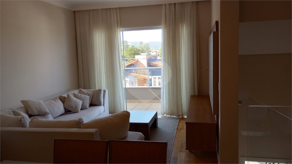 Casa à venda com 3 suítes no condomínio Picollo, Louveira - SP
