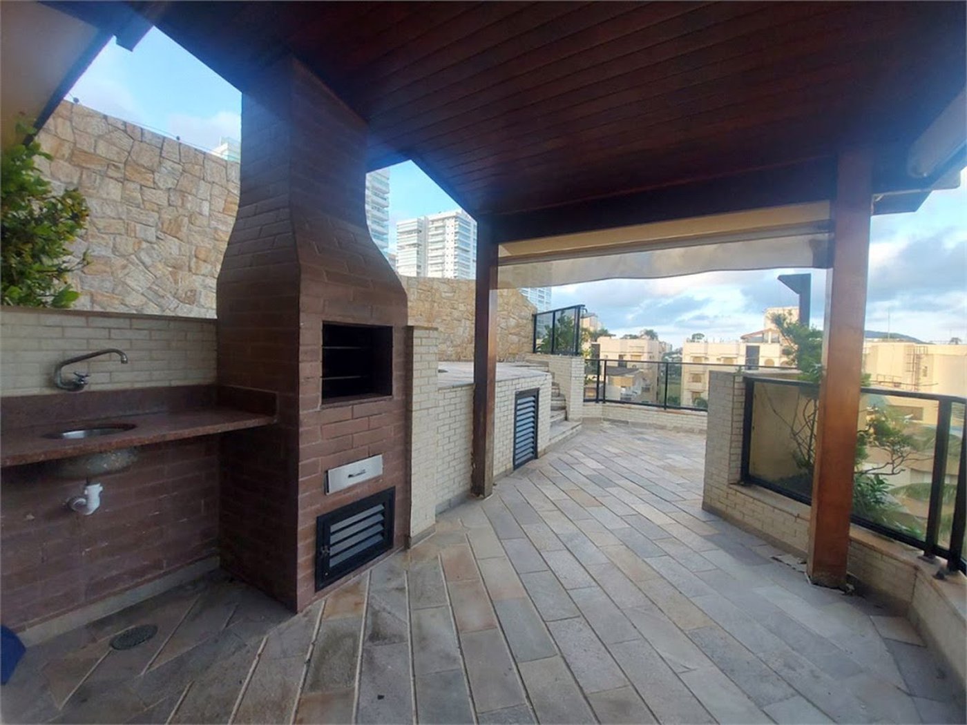 Apartamento Residencial à venda, Enseada, Guarujá - AP0517.