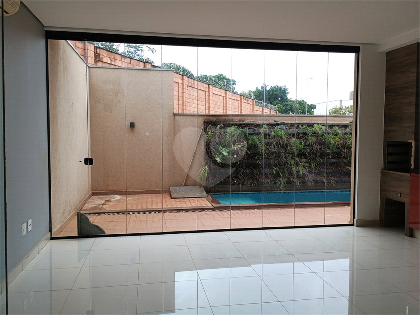 Sobrado à venda com 4 quartos, sendo 1 suíte, em Reserva San Gabriel, Ribeirão Preto, SP