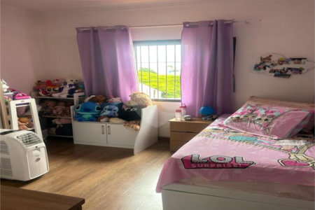 Sobrado à venda com 3 quartos, sendo 1 suíte,  em Vila Marari, São Paulo, SP