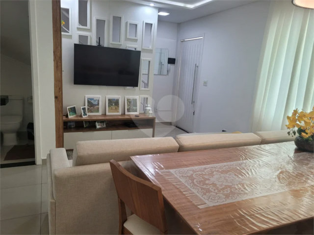 Casa à venda com 3 quartos, sendo 1 suíte, no condomínio Residencial Isabel, São Paulo - SP