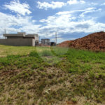 Lote à Venda em São Carlos, no Condomínio Villeneuve I