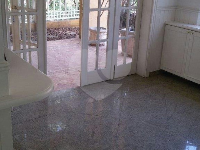 Casa à venda com 4 suítes no condomínio Chácara Francesa, São Paulo - SP