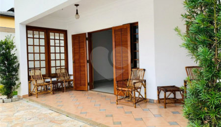 Sobrado à venda com 4 quartos, sendo 3 suítes,  em Interlagos, São Paulo, SP