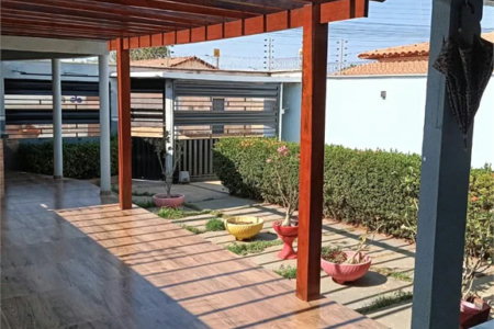 Casa à venda com 3 quartos, sendo 1 suíte, em São Luís, Balsas, MA