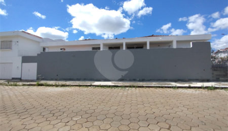 Casa à venda ou para alugar com 4 quartos, sendo 3 suítes,  no Centro, Itapetininga, SP