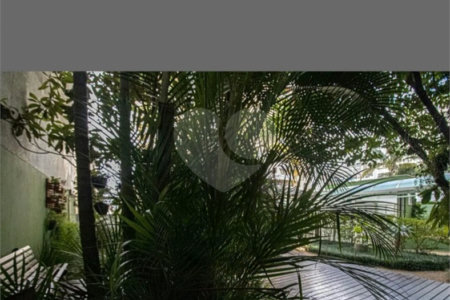 Apartamento à venda com 3 quartos, sendo 1 suíte,  em Aclimação, São Paulo, SP
